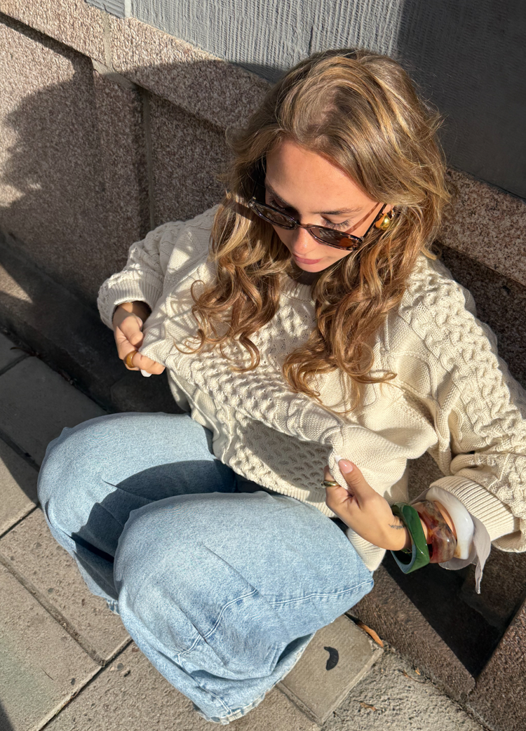 Secondary product image for "Fender Knitted Sweater Offwhite"