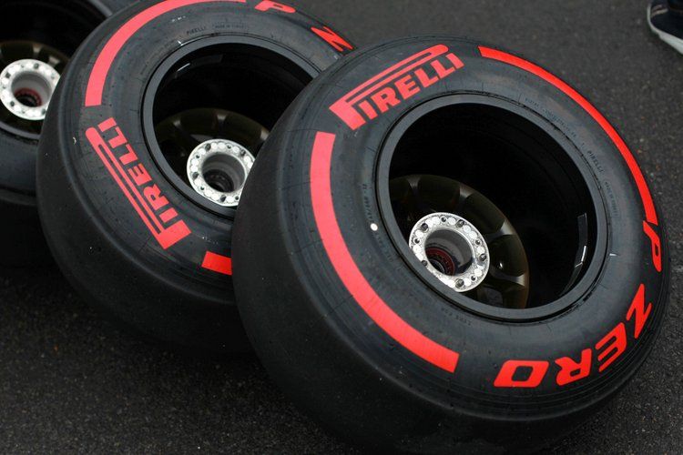 Pirelli представит новую спецификацию сликов в Сильверстоуне