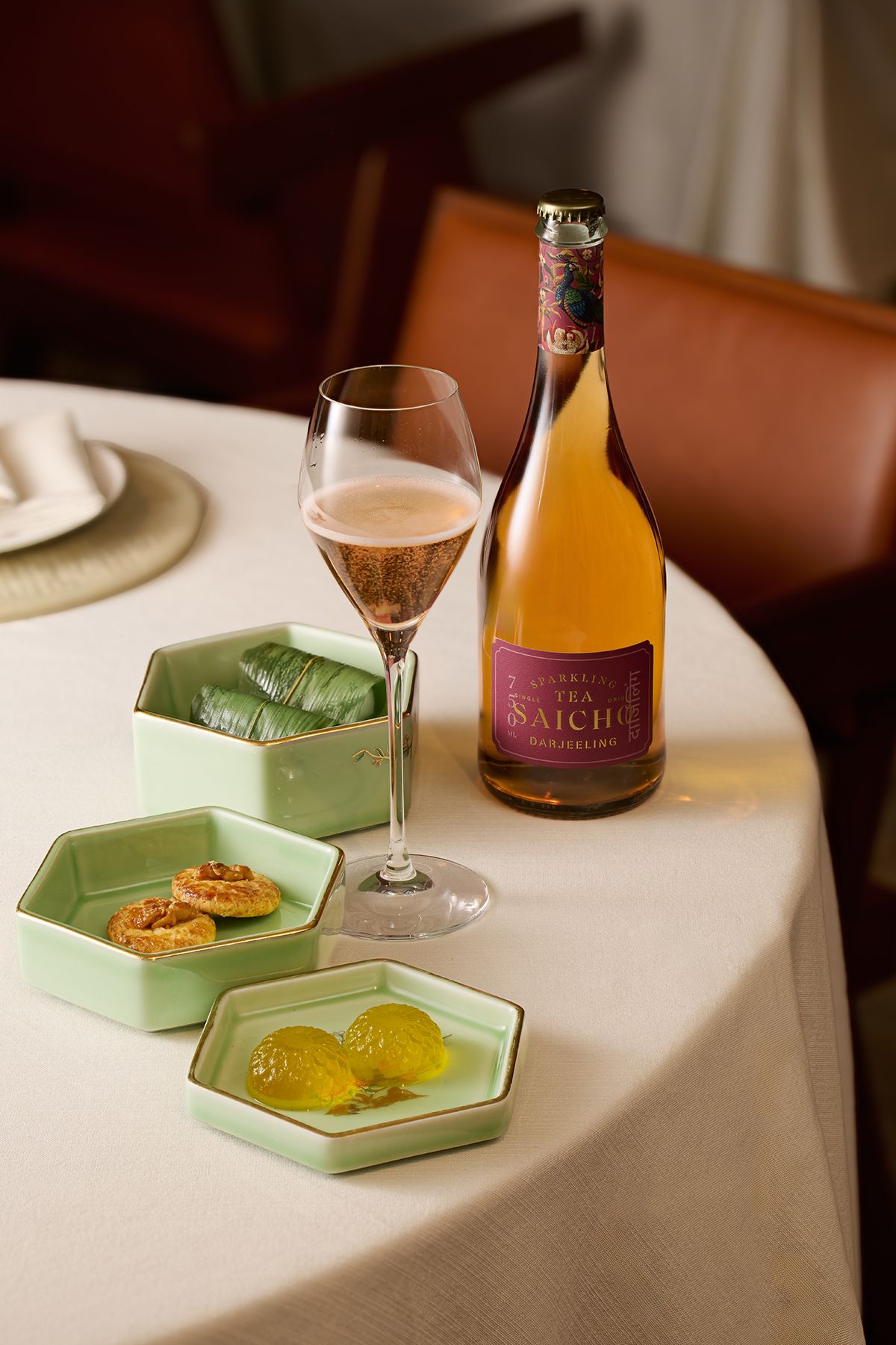 SAICHO DARJEELING SPARKLING TEA × PETIT FOURS BOX