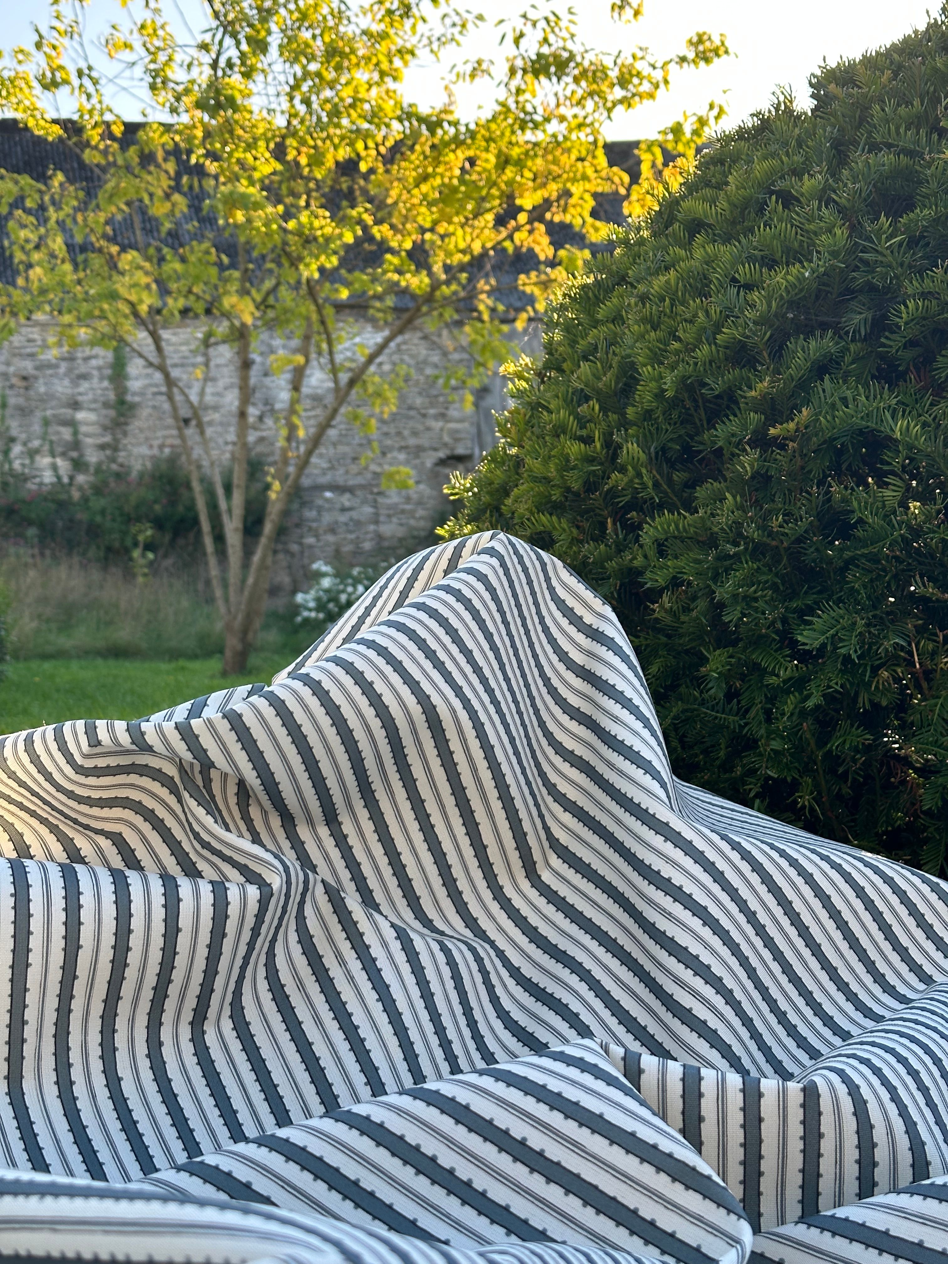 Bobbly Ribbon blue spread