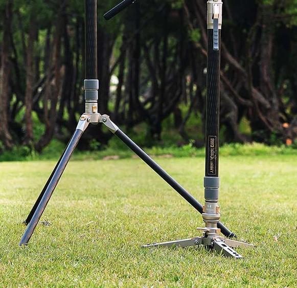 Pieds de support interchangeables pour des configurations flexibles