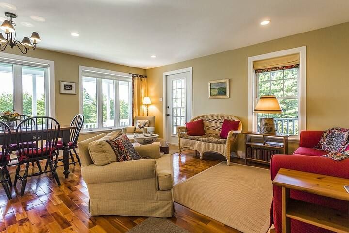 Chalet au bord du lac avec trois chambres