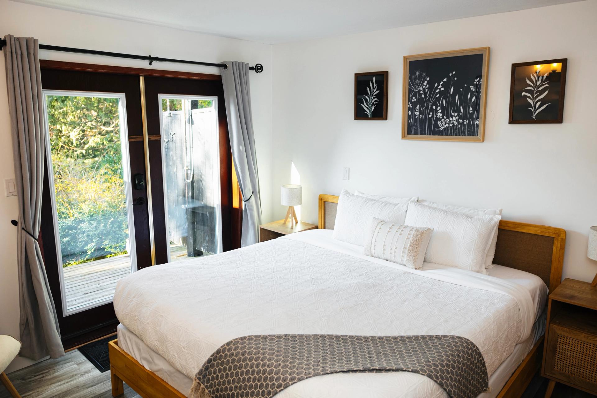 Tofino Oceanfront Hotel Suite 3