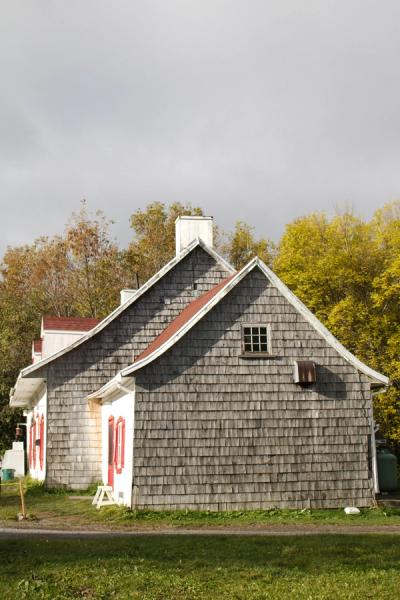Old building with shake siding on the Île d'Orléans