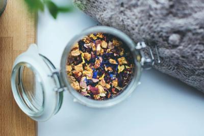 Loose leaf tea in a mason jar