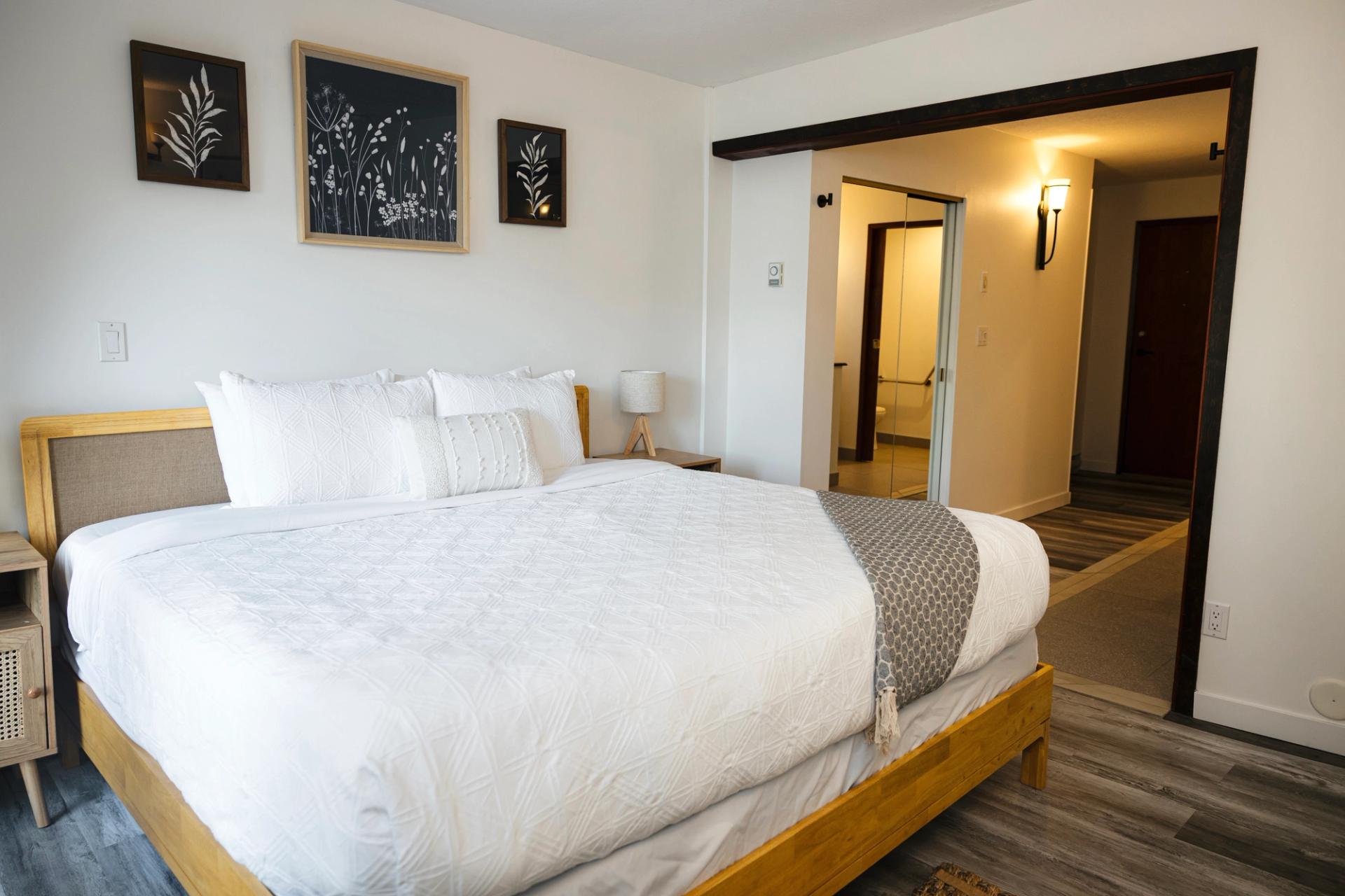 Tofino Oceanfront Hotel Suite 3