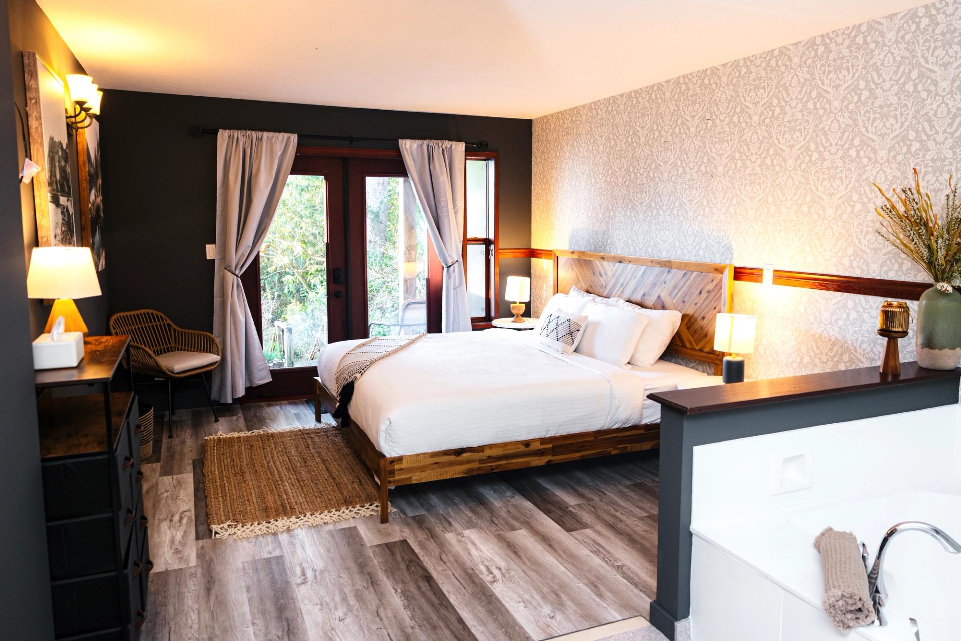 Tofino Oceanfront Hotel Suite 2