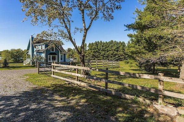 Chalet au bord du lac avec trois chambres