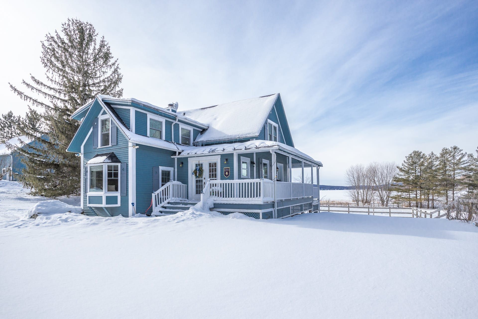 Chalet au bord du lac avec trois chambres