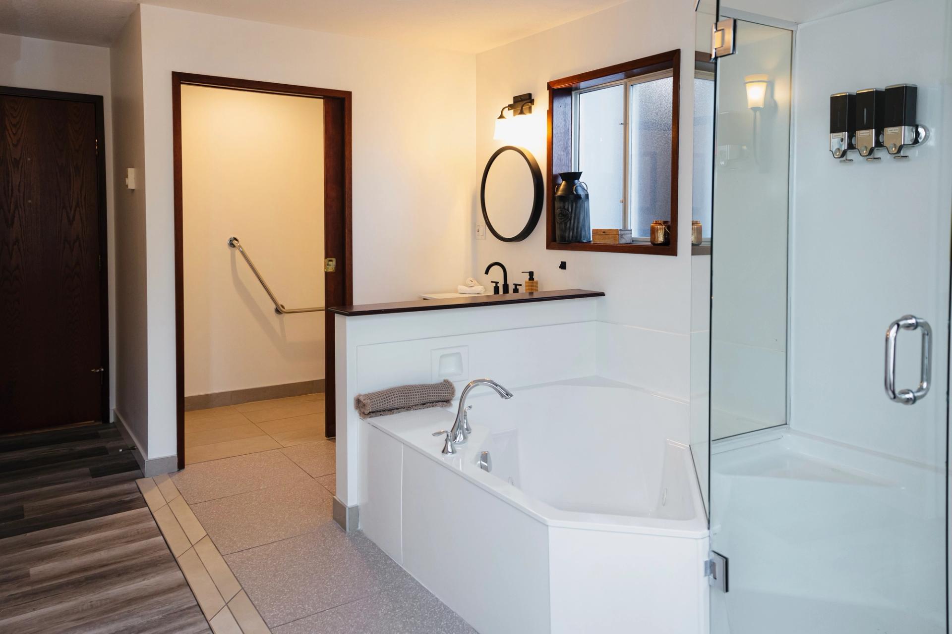 Tofino Oceanfront Hotel Suite 3