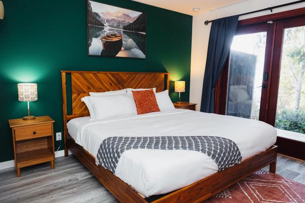 Tofino Oceanfront Hotel Suite 1