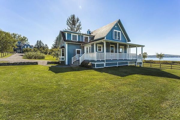 Chalet au bord du lac avec trois chambres