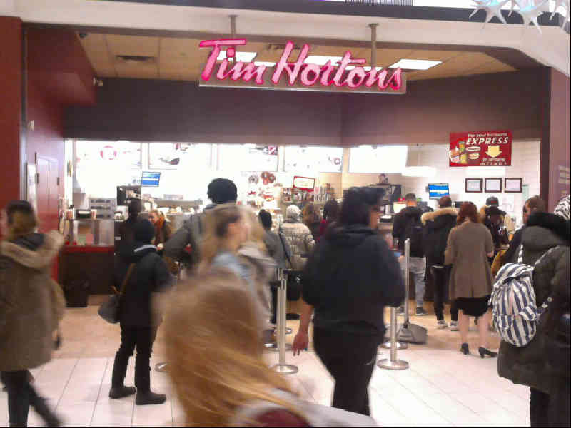 File:Tim Hortons, 700 avenue Atwater, Montreal.jpg - Wikimedia Commons