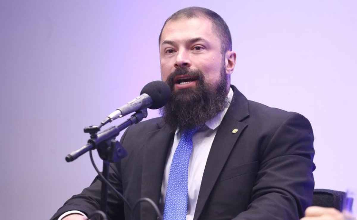 Comissão aprova porte de arma para CAC