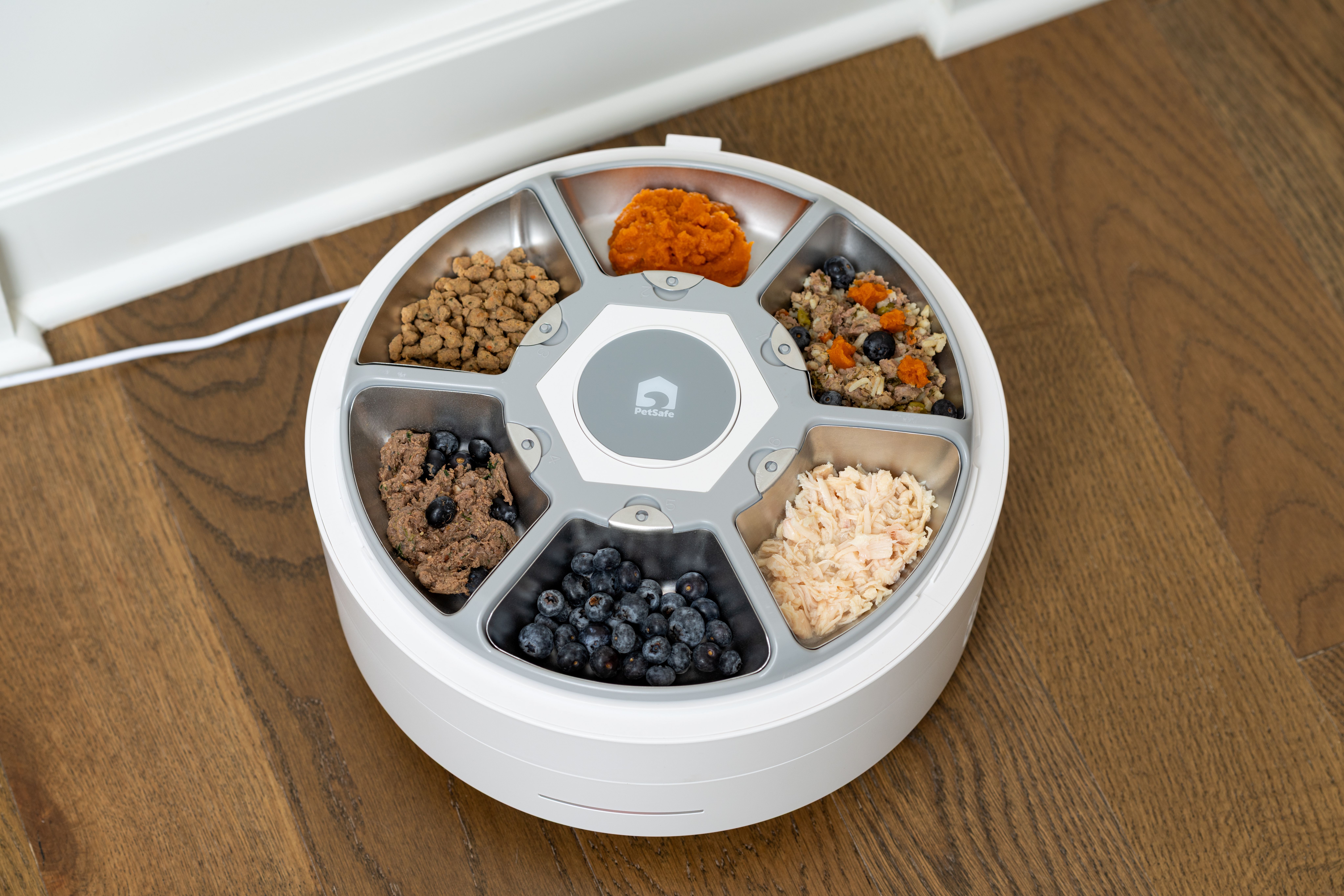 White FreshFeed meal-prepped with fresh food