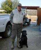 Jerry R. Moore propose des services de dressage, de pension et de toilettage pour chiens dans son établissement, ainsi que la nourriture pour chiens Circle J Extreme Dog Fuel. Jerry possède 24 ans d'expérience dans le dressage de chiens, y compris la formation pour et la participation à des tests de chasse AKC. Il a obtenu plusieurs titres pour des chiens UKC et AKC et a entraîné des chiens de police...