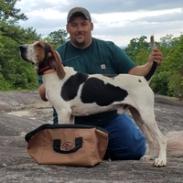 Je suis un entrepreneur paysagiste licencié de Caroline du Nord, originaire de Hendersonville, NC, et je possède et exploite ma propre entreprise de paysage, Nick’s Groundworks, depuis 14 ans. Je possède et gère également Nite Life Kennels.
	
	J'ai grandi entouré de chiens courants toute ma vie. Mon grand-père Clint était un chasseur de ratons laveurs traditionnel et donc...