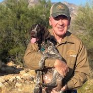Élevé dans la région des Finger Lakes dans l'État de New York, Jim a été impliqué dès son plus jeune âge dans la chasse et l'élevage de chiens d'oiseaux. Après avoir obtenu son diplôme universitaire, il a rejoint l'armée américaine en 1967. Il a servi jusqu'en 1989, prenant sa retraite au grade de lieutenant-colonel. Après sa retraite, Jim et sa femme...