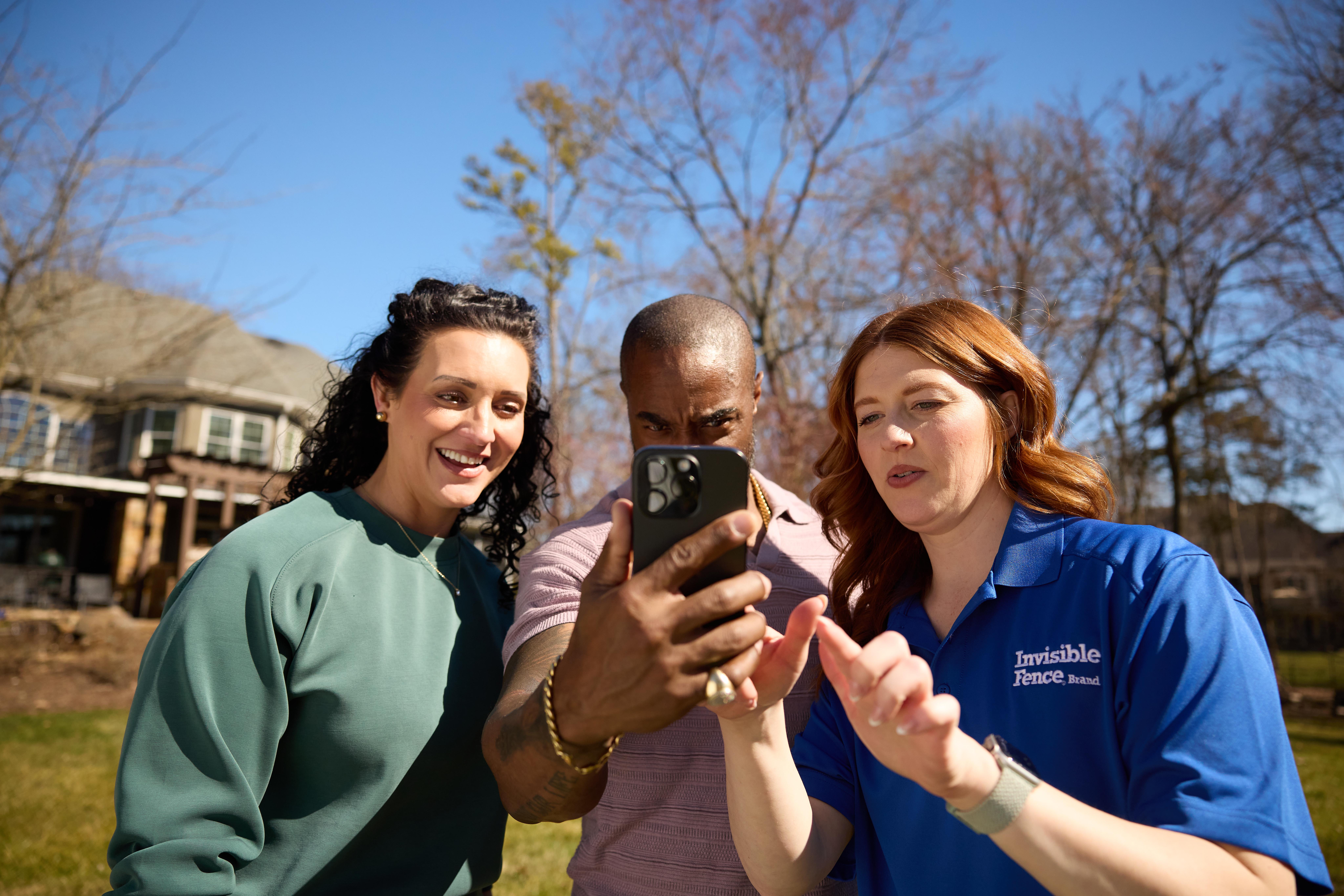 dog trainer and pet owners view gps pet fence on phone