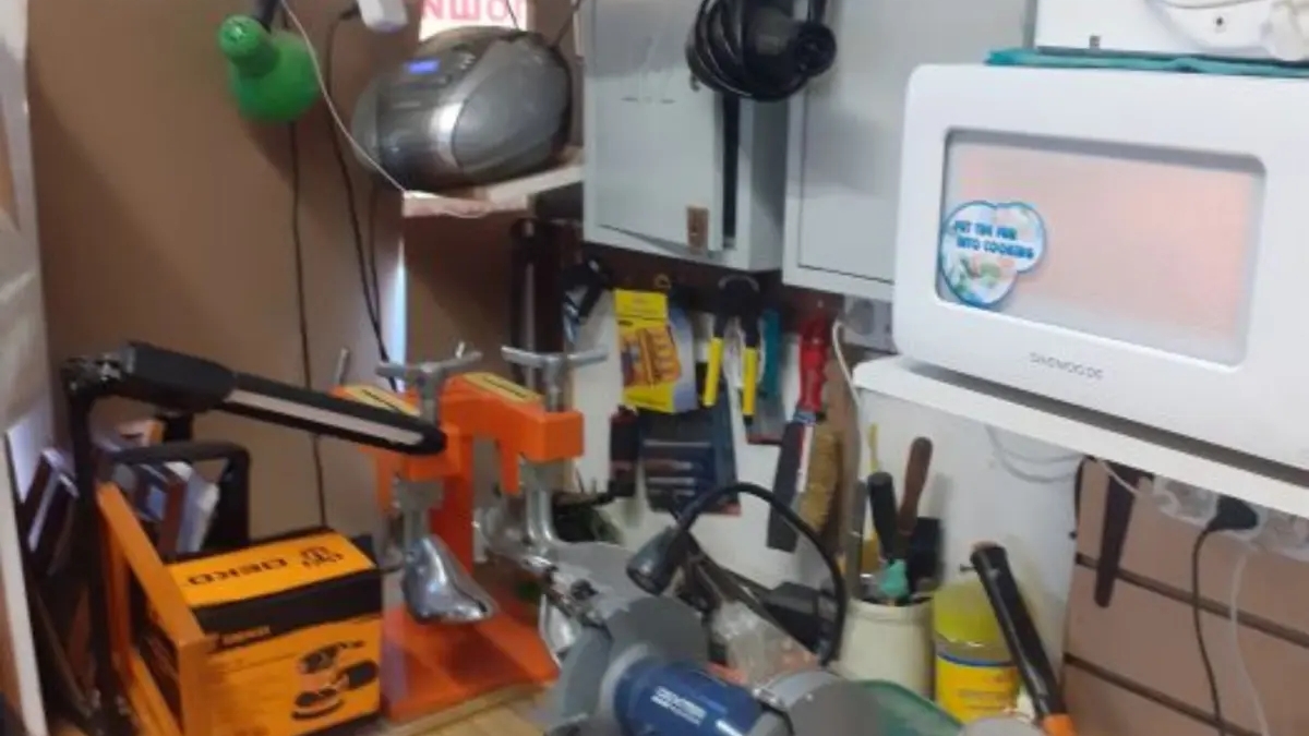 Сапожник, воспользуюсь услугами. | Рабочий персонал | Москва | Галерея объявления (SEO) | 3