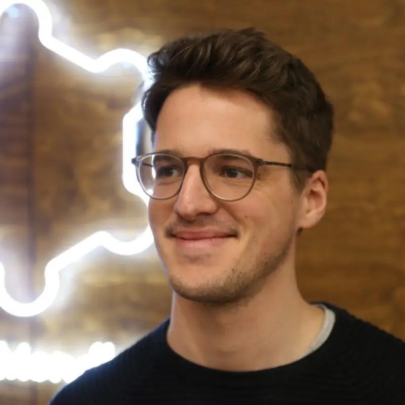 Markus Oligslagers, Senior Product Manager at METYCLE; person with short wavy dark hair, wearing glasses and a black sweatshirt, smiling and looking to a camera on the left side of the image