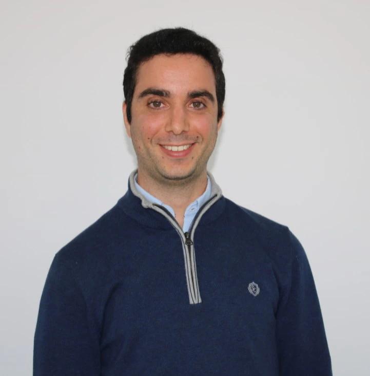 Jorge Miranda, Senior Backend Engineer for METYCLE via Edata Consulting; person wearing a dark blue sweatshirt in front of a white background, smiling and looking directly at the camera, with dark short hair
