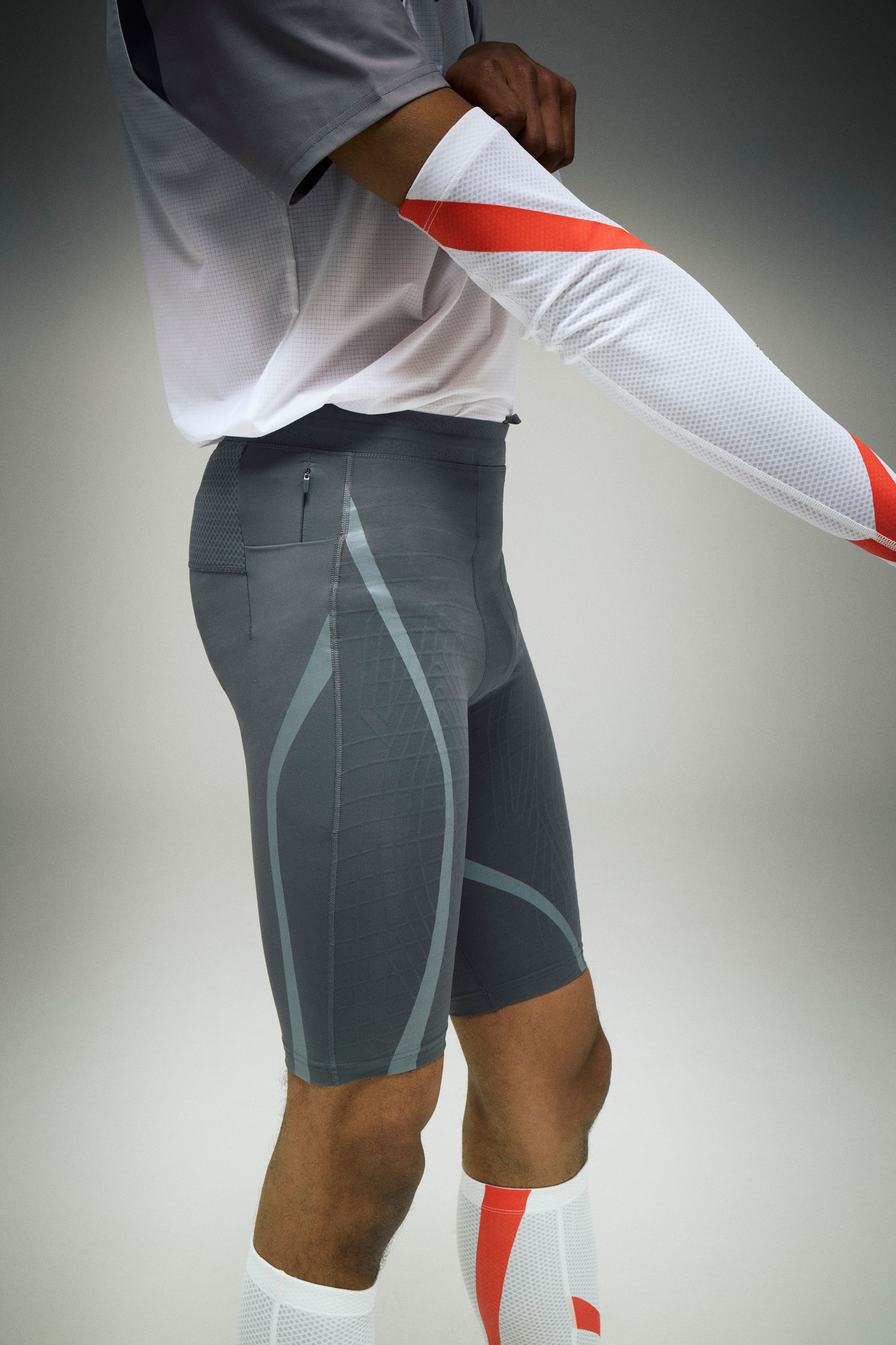 DV + 2XU Desert Comp Short, Carbon