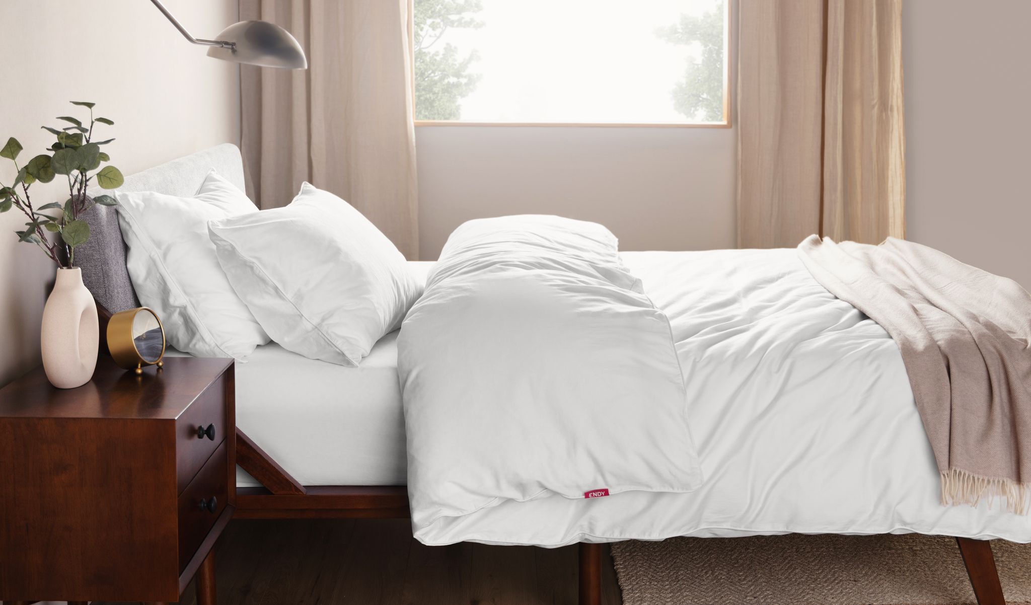 White Endy Duvet on a bed in a minimalistic bedroom
