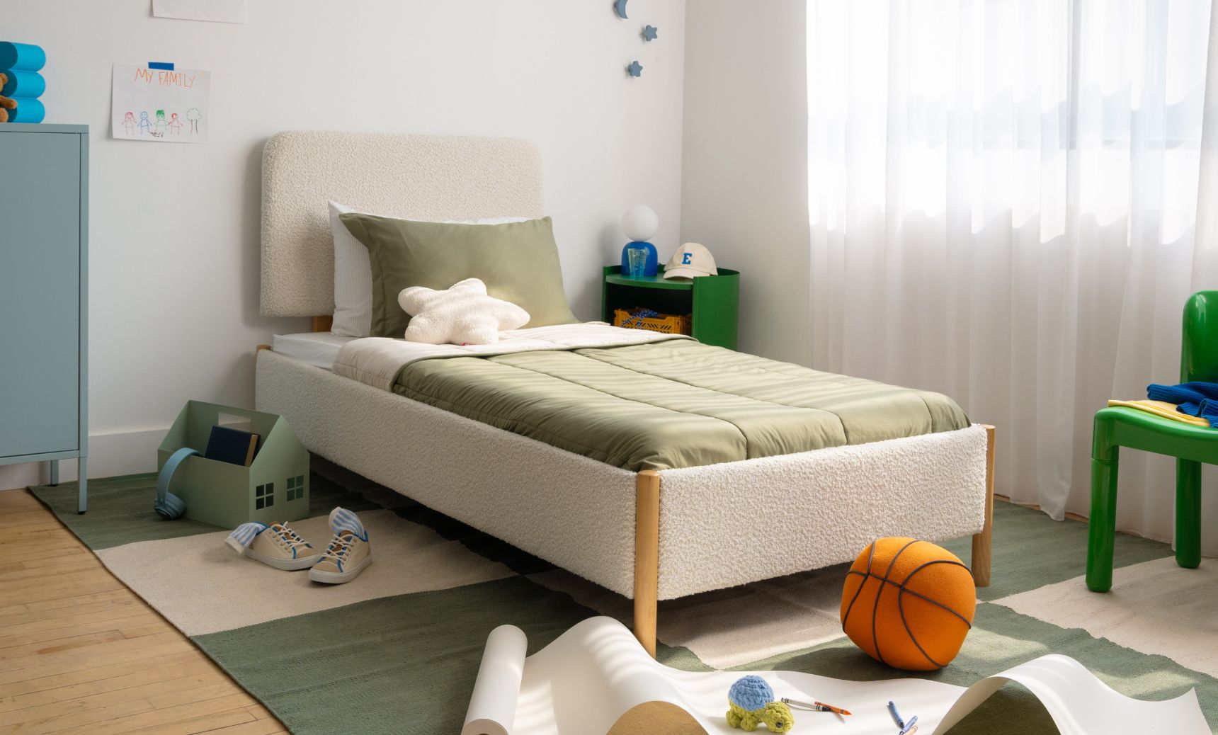 Endy Petit Mattress with green sheets in a lived-in children's room