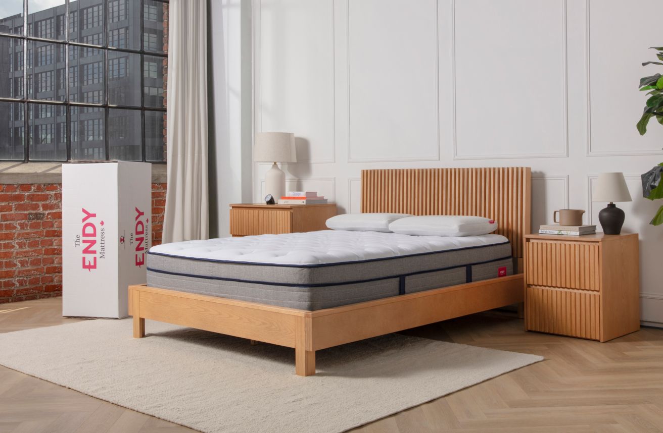 Matelas Endy à côté de la boîte