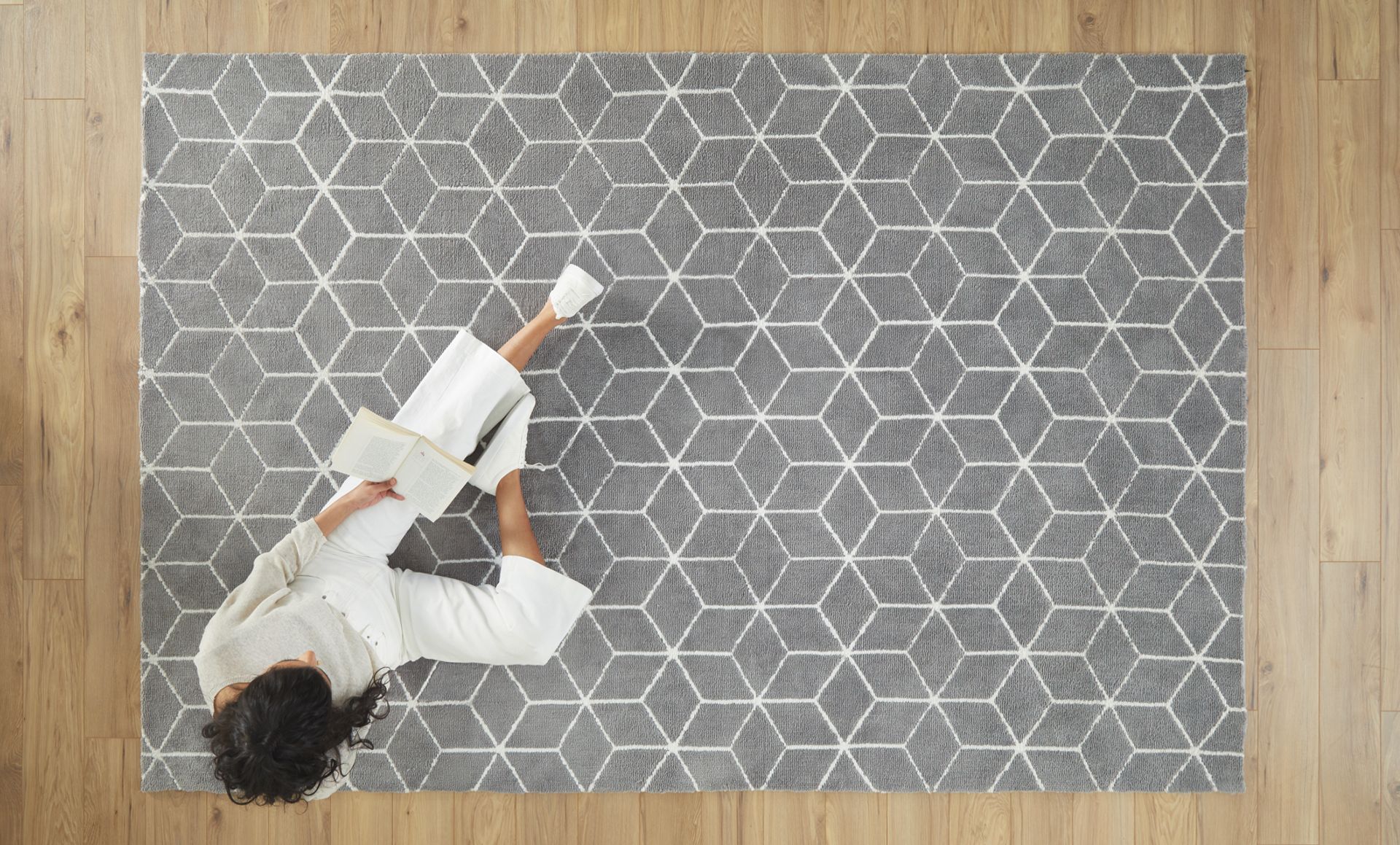 The Endy Grey Geometric Rug