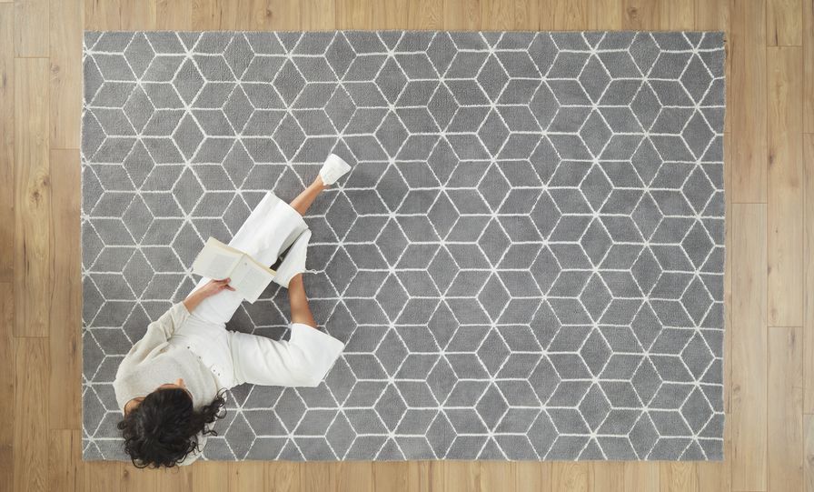 The Endy Grey Geometric Rug