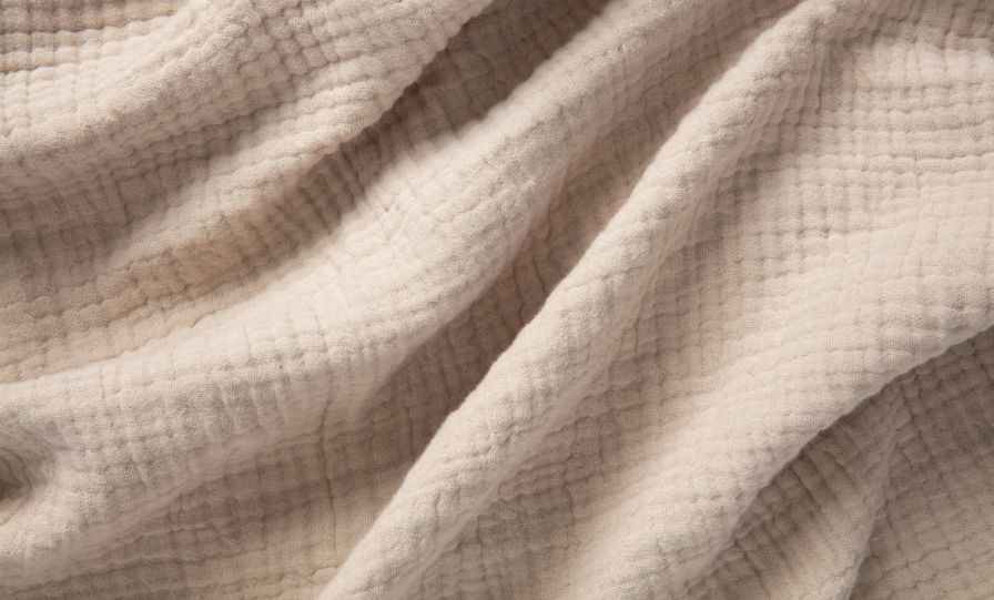 The Endy Muslin blanket in Sandbanks Colourway