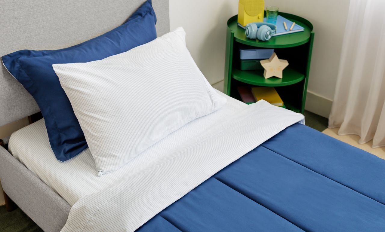 The Endy Petit Sheet Set in Chambray-stripes