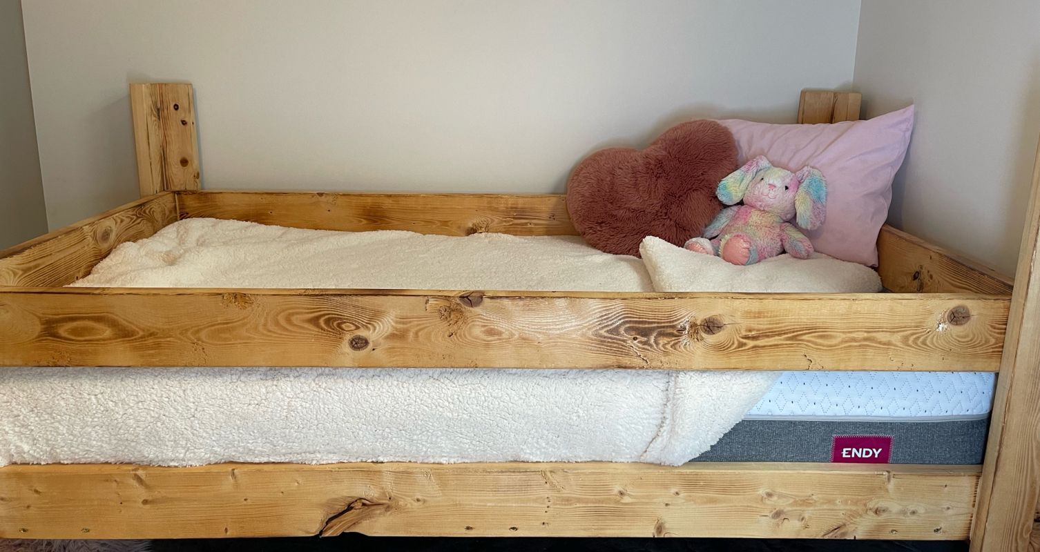A bunk-bed equipped with an Endy Mattress.