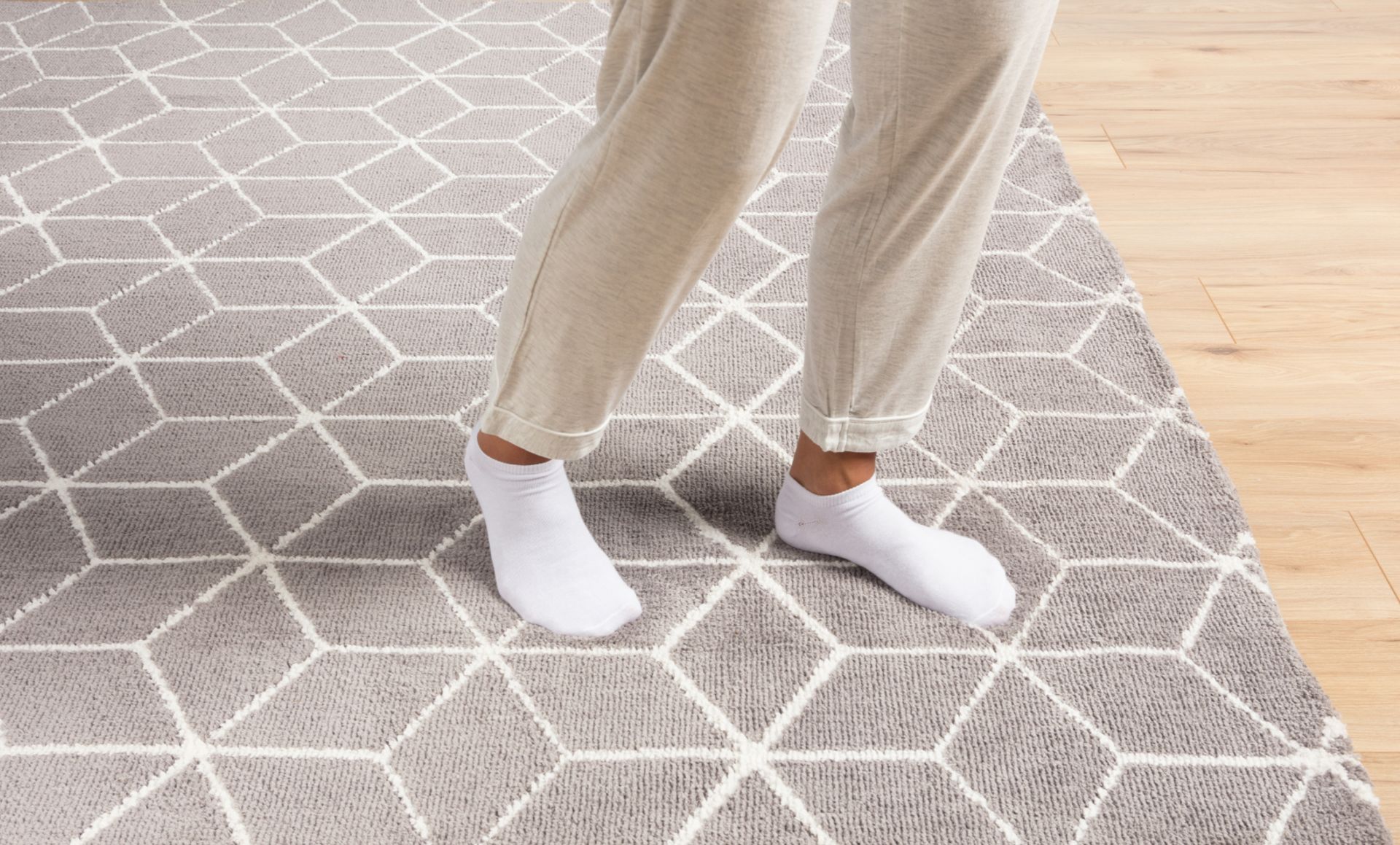The Endy Grey Geometric Rug