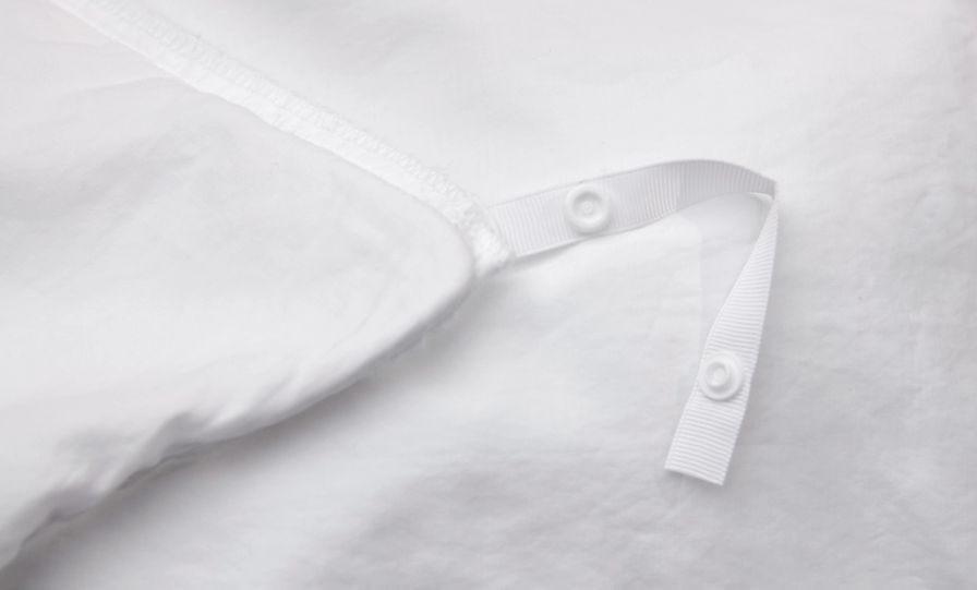 Endy Organic Cotton Duvet Cover showing corner loop detail for Endy Duvet snap feature.