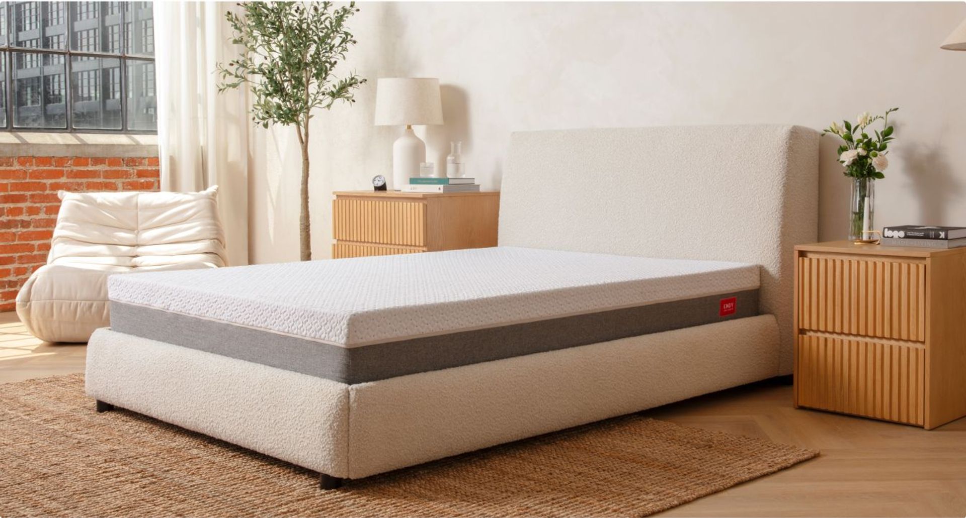 Bare Endy mattress in a minimalistic room