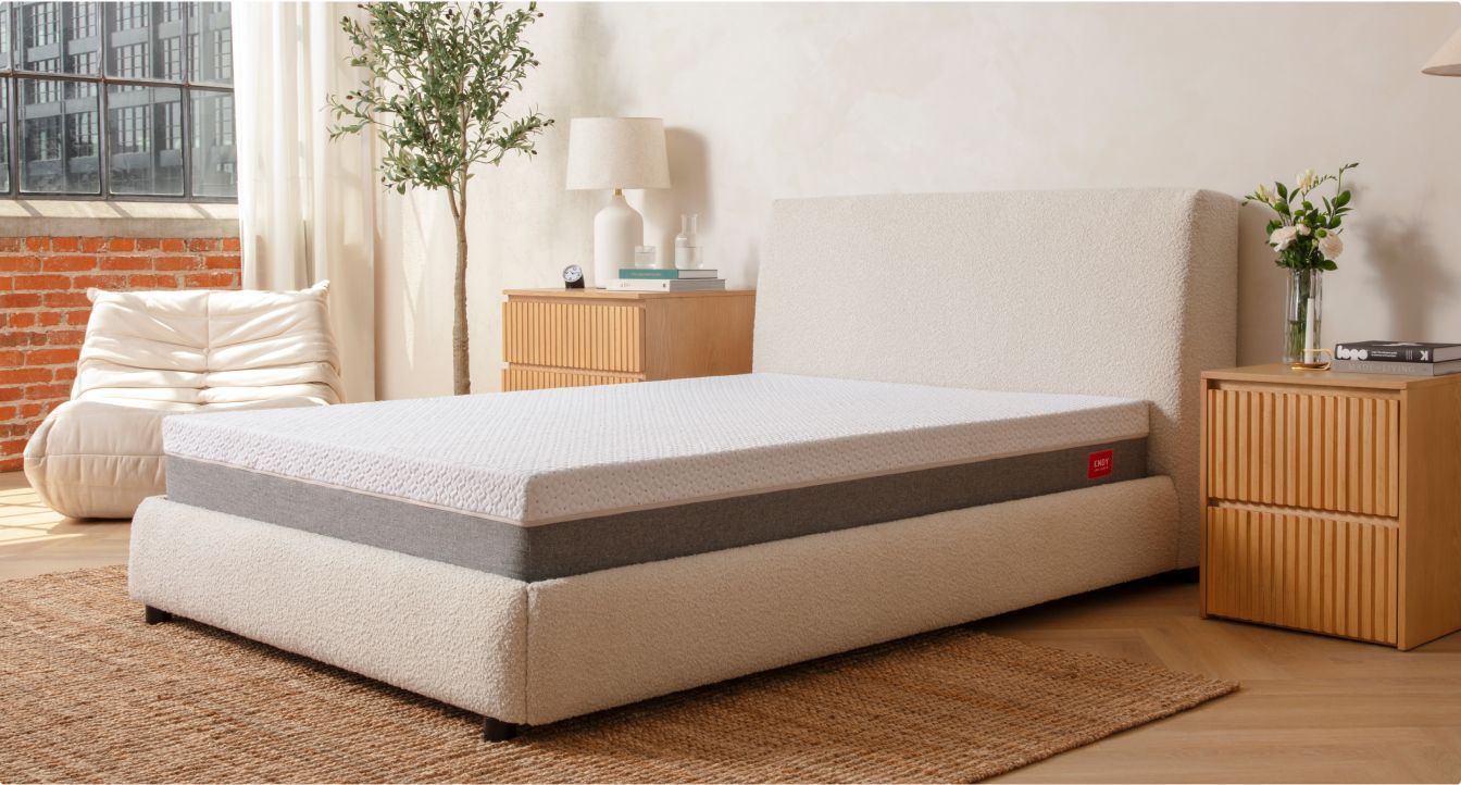 Bare Endy mattress in a minimalistic room