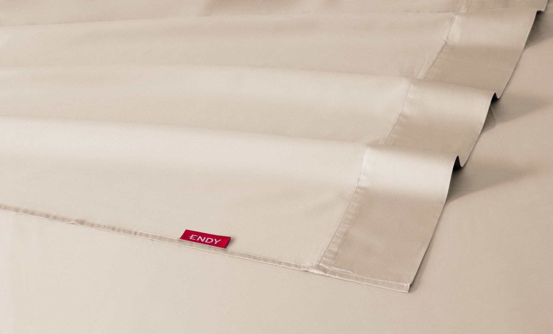 The Endy Sateen sheet in Sandbanks Colourway