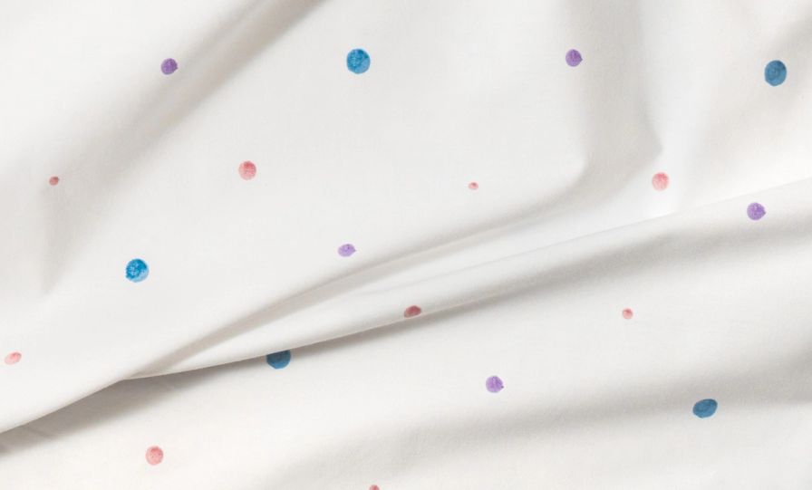 The sheet set with watercolor dots patterns