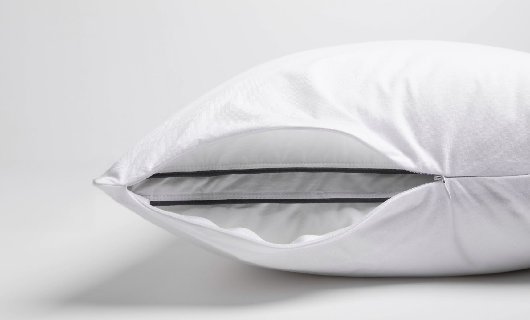 Detail shot of the pillow protector