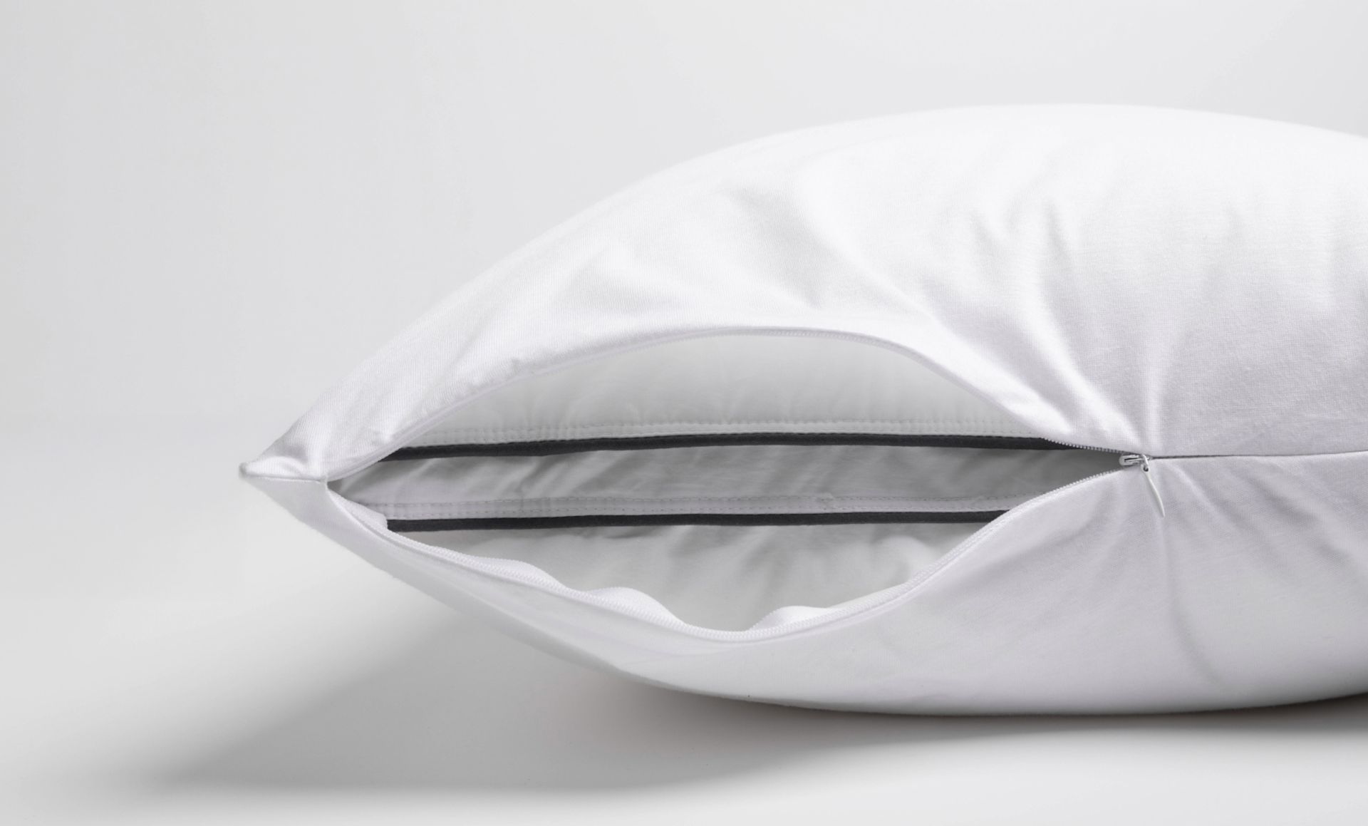 Detail shot of the pillow protector