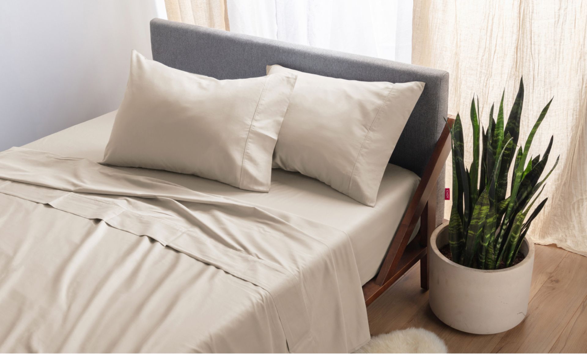 The Endy Sateen sheet set in Sandbanks Colourway