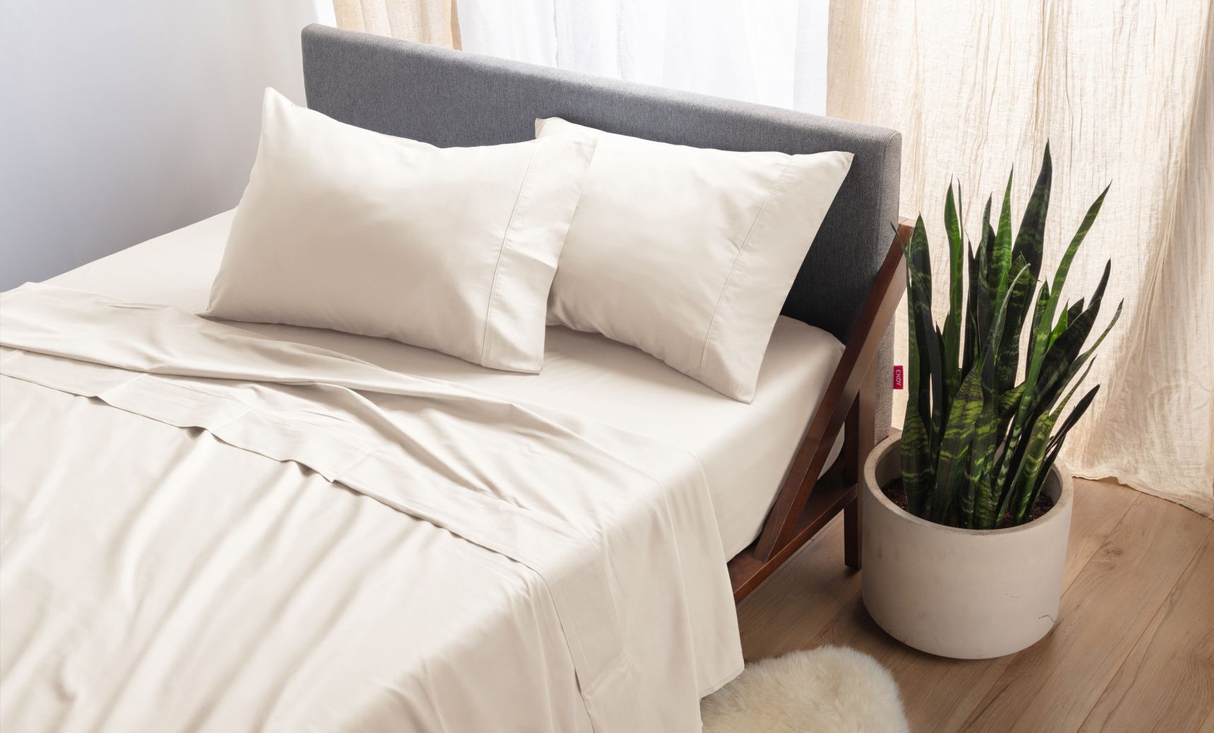 Endy Organic Cotton Sheet Set (Percale) in Soft Cream colourway.