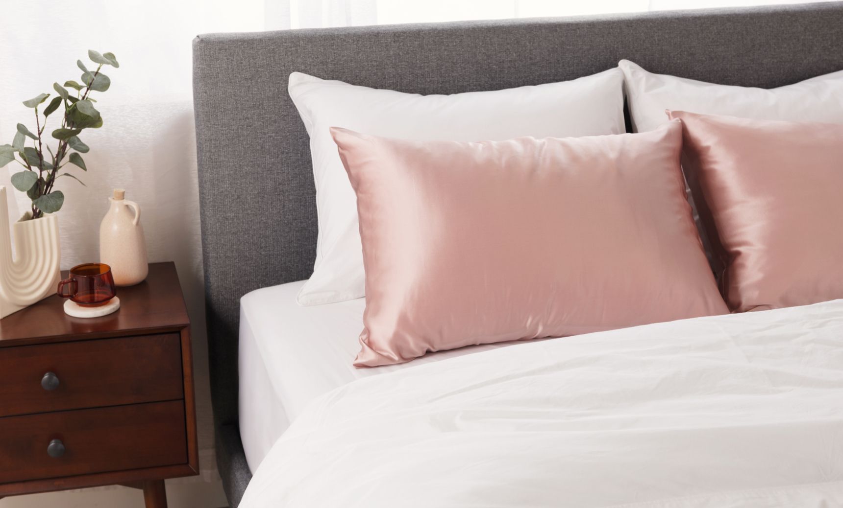 The Endy Silk Pillowcase in Cherry Blossom colourway