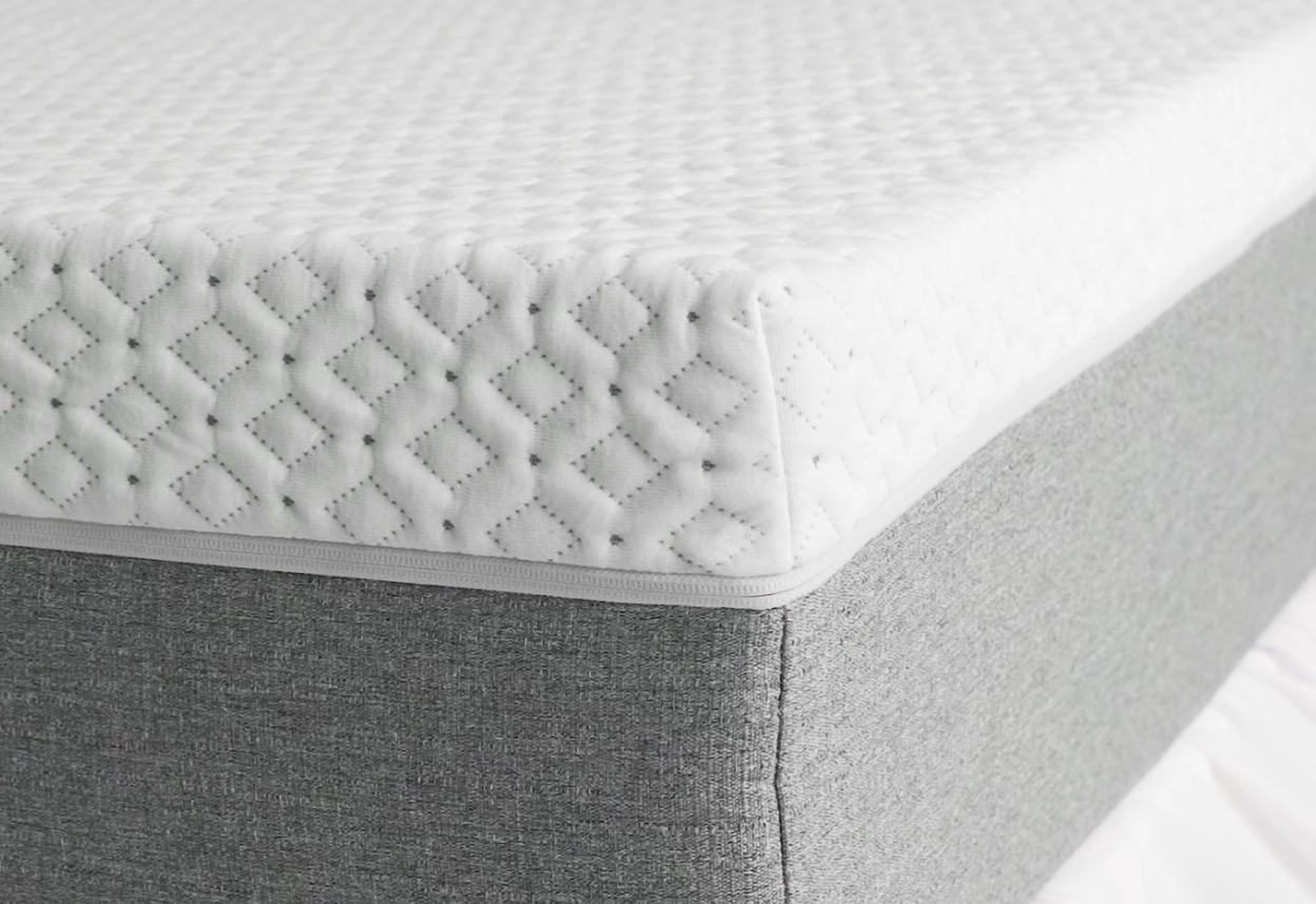 Détail de la housse du matelas Endy mi-ferme.