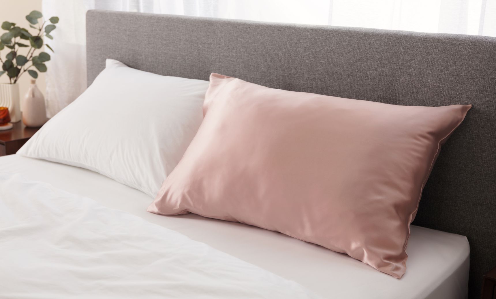 The Endy Silk Pillowcase in Cherry Blossom colourway