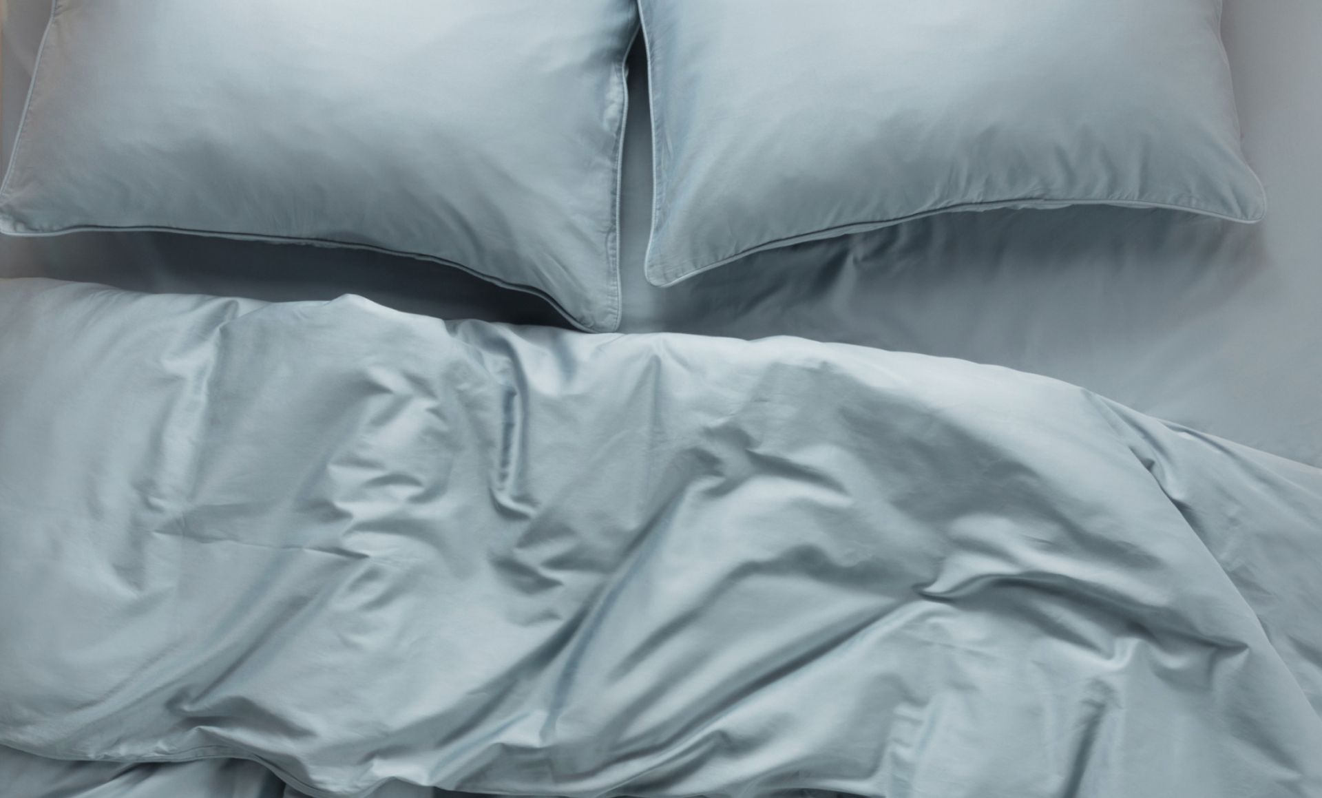 The Endy Sateen Bedding Bundle in Glacier Blue Colourway