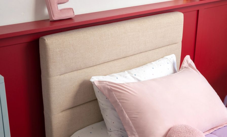 Showing horizontal channels on the upholstered headboard for alabaster colourway.